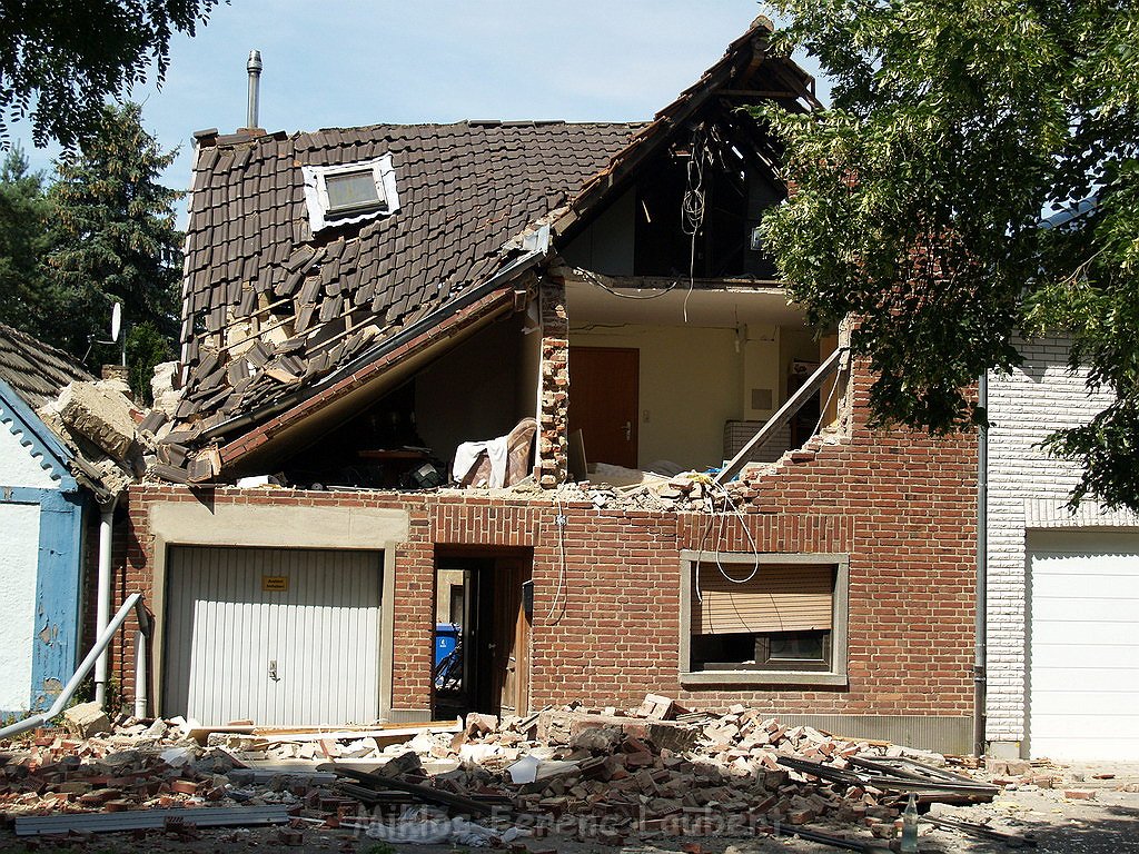Detonation im Haus Erftstadt Dirmertsheim Brueckenstr P543.JPG